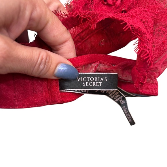 Victoria’s Secret Very Sexy Bralette Red Lace with Middle Cut Out High Neck S - Picture 3 of 10